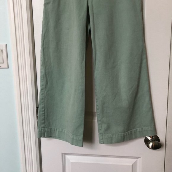 Women's Cropped Green Jeans - Picture 5 of 7